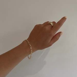 Bracelets: Classic Figaro Bracelet