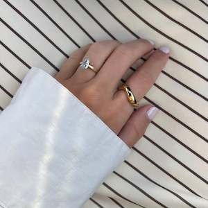 Rings: Zara Twist Ring