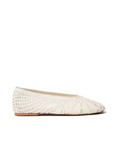 Molly Flat Cream
