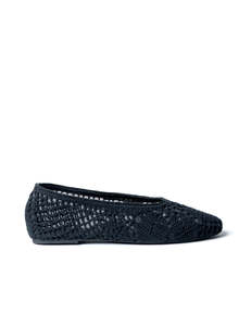 Molly Flat Black