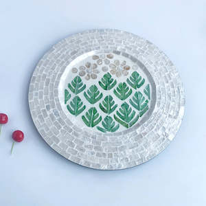 Willow Hand-made Shell Decorative Tray/Placemat 33cm - Green Leaves