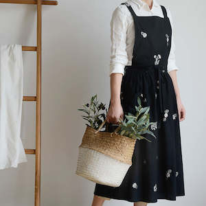Accessories: Marie Roy Cotton Waterproof Floral Apron With 2 Pockets - Black