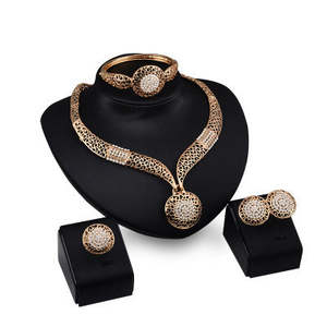 Jewellery: Necklace earrings ring jewelry four piece set