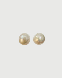 Jewellery: Lucy & Zoe Pearl Stud Earring