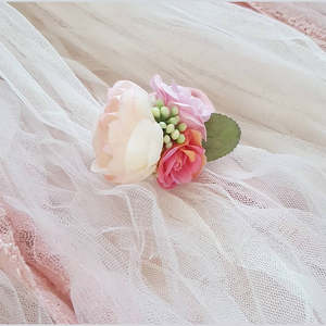 Floral Headbands: Floral hair ties