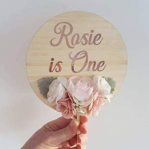 Cake Toppers: Floral cake topper