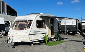 2004 Abbey Freestyle 400S LIGHTWEIGHT 2-BERTH / MOTOR MOVERS / SOLAR / AWNING / &hellip;