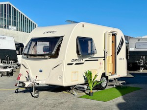 2011 Bailey Orion AluTech 400-2 – LIGHTWEIGHT / 2-BERTH / FULL END BATHROOM / &hellip;