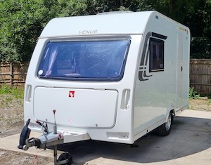 Caravans: 2013 Lunar Venus 320-2 – COMPACT 2-BERTH / END KITCHEN + MOTOR MOVERS IN TRANSIT ETA SEPTEMBER
