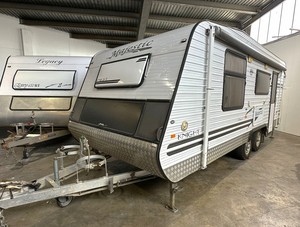2011 Majestic Knight Series 3 TWIN AXLE / QUEEN ISLAND BED / FULL ENSUITE / AWNI&hellip;