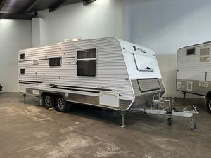 Caravans: 2011 Paramount Classic DOUBLE-BUNK / TWIN AXLE / 4-BERTH / QUEEN ISLAND BED / AWNING / UNDER FLOOR WATER TANK / FULL FRIDGE JUST LANDED, FINANCE AVAIL