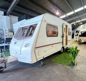Products: 2005 Lunar Stellar 400 – LIGHTWEIGHT 2-BERTH / CORNER KITCHEN / CLUB LOUNGE OPTION / MOTOR MOVER FINANCE AVAILABLE