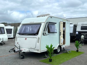 Products: 2013 Lunar Venus 320-2 – AWESOME COMPACT 2-BERTH / END KITCHEN + MOTOR MOVERS UNDER CONTRACT