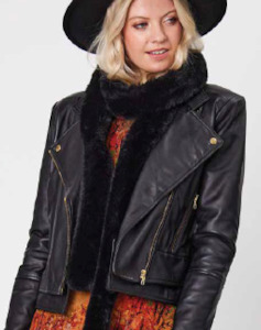 Flory Fur Scarf Black