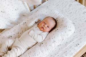Muslin Fitted Bassinet Sheets: Fitted Bassinet Sheet | Daisy