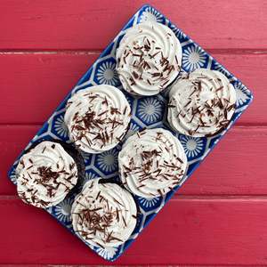 Sweet Cafe Food: Chocolate Pudding & Whipped Cream Cakes