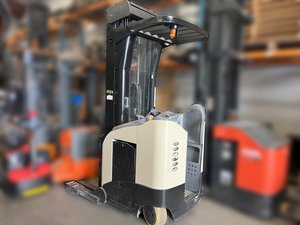 Products: Crown RR5200 2003 - Liftrucks