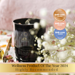 Frontpage: LOVE Candle with Rose Quartz & Clear Quartz Crystals with Affirmations