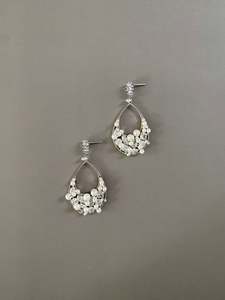 Rhea: Pearl Dewdrop Teardrop Earrings