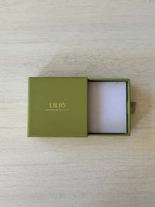 Display: Gift Box - Green (9cm x 9cm)