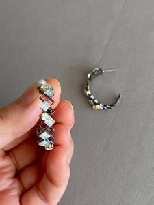 Rhea Hoops: RHE381H24
