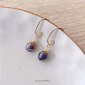 Mothers Day Fwp Collection: Spiral Caged Freshwater Pearl Pendant Earrings #0690