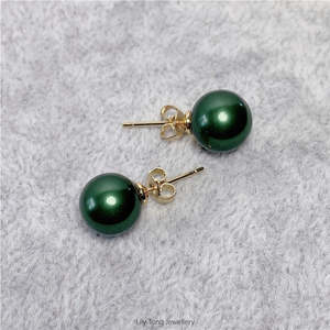 Stud Earrings: 10mm Shell Pearl Stud Earrings (Dark Green)
