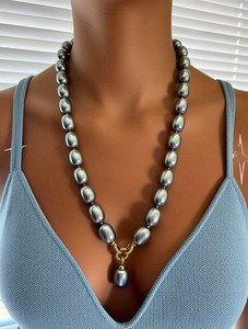 Midnight Elegance Shell Pearl Necklace