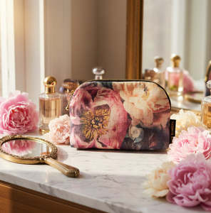 Sale: Helen Bankers small zip bag