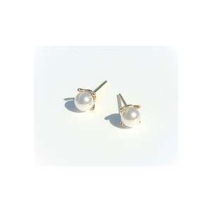 Love By The Sea: Pearl Studs | Gold