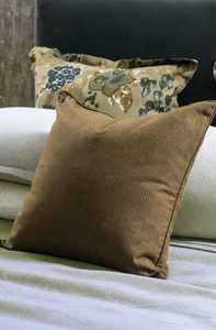 Products: Hazel Wool Cushion MICHI – Linen Boutique