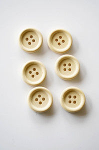 4 Hole Light Wood Buttons