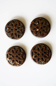 Notions: Star Flower Coconut Buttons - Large