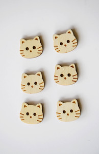 Notions: Kitten Light Brown Wooden Buttons