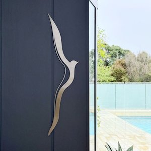 Lisas Bestsellers: albatross in flight wall art | vertical | bronze