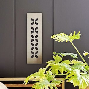 Lisas Bestsellers: frangipani wall art | pewter/bronze | regular