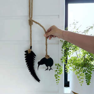 kiwi & silver fern wall hanging | black