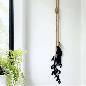 tui & flax wall hanging | black w natural rope