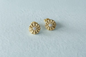 Earrings: Solara Stud Earrings - 9ct Gold & Diamond