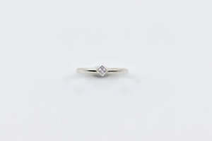 Gold Jewellery: Venus Ring - 9ct Gold & Diamond