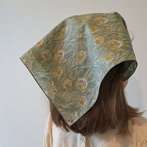 Little Acorn Liberty Square Scarf 'Queen Hera' - Green
