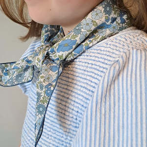Little Acorn Liberty Square Scarf 'Poppy & Daisy' - Blue