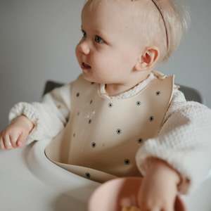 Silicone Bibs: Mushie | Silicone Baby Bib - Black Daisy