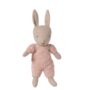 Maileg: Rabbit Micro Sand Rose Knitted Suit | Maileg
