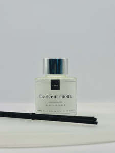 Wild Currant & Sandalwood - Reed Diffuser | the scent room.