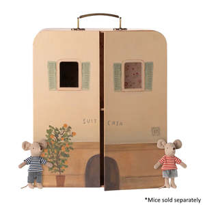 Play: SuitCasa Portable House | Maileg