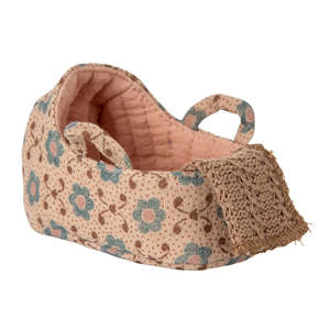 Play: Carry Cot Baby Mouse - Rose | Maileg
