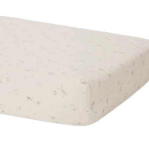 Wear: Woven Crib Sheet || Space - NATURAL | Quincy Mae