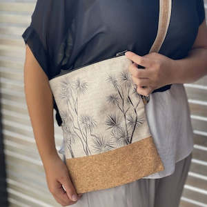 Jo Luping Design - Ti Kouka Black on Natural - Cork Fabric Bag