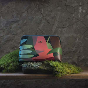 Flox: FLOX | Wai Cosmetic Case - Medium